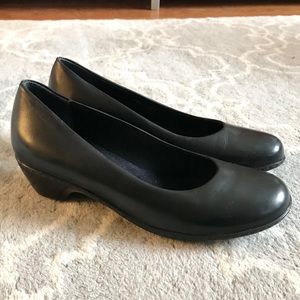 NEW Designed for Comfort Walking Shoe